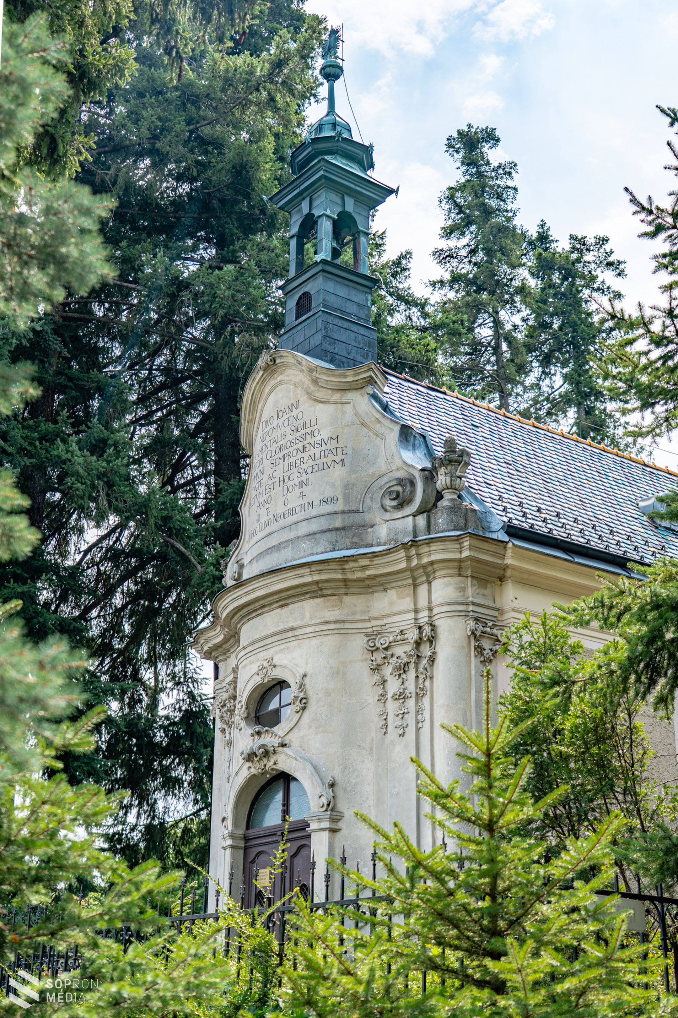 Tudták, hogy a Nepomuki Szent János-kápolna eredetileg a Tűztorony árnyékában állt?