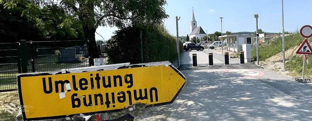 Az autósok nem juthatnak át Somfalvánál