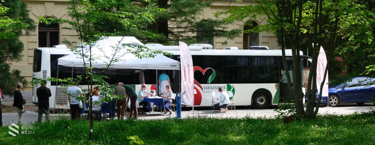 Egészségnap a Soproni Egyetemen - szűrőbusz érkezett