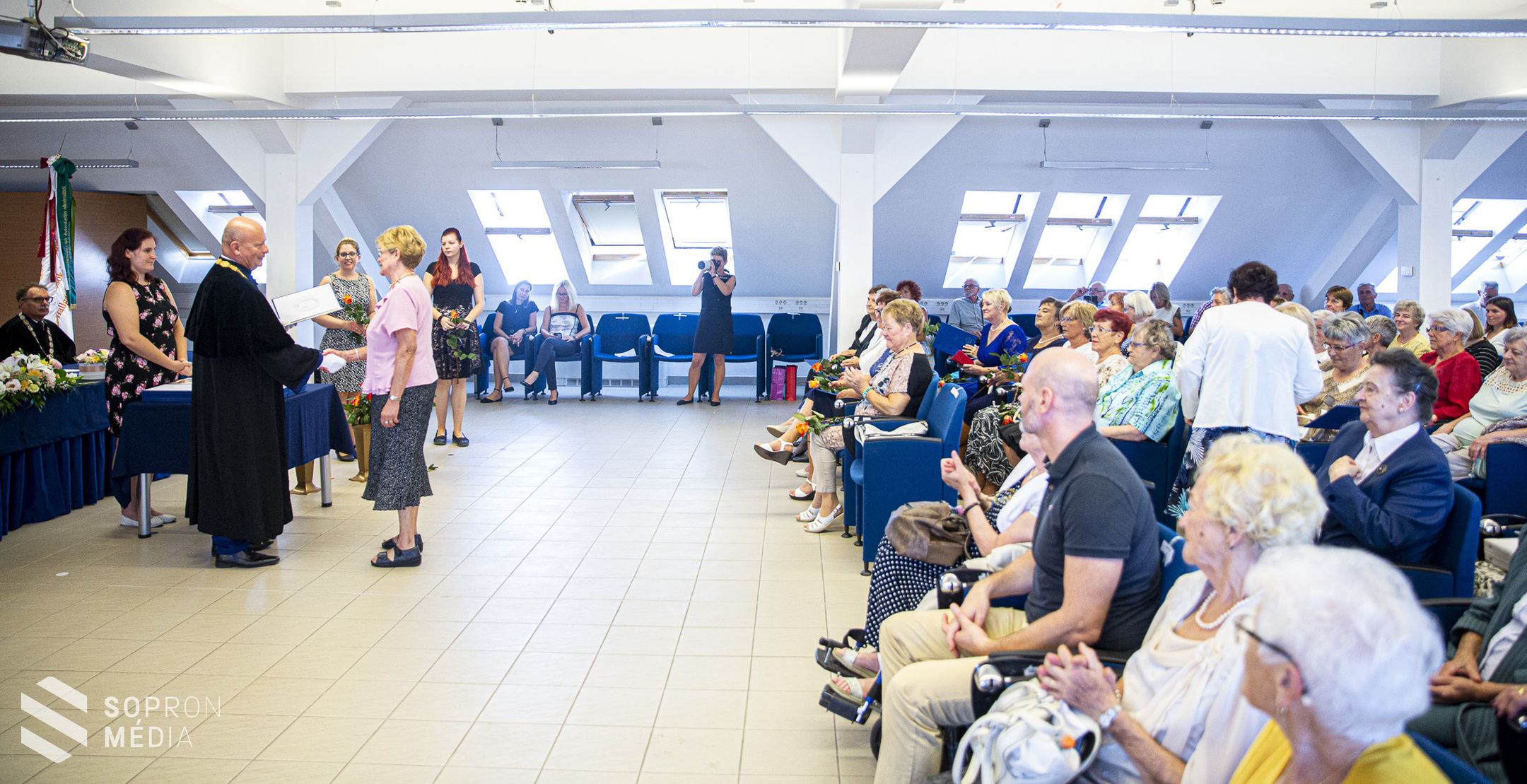 Emlékdiploma-átadó a Benedek Elek Pedagógiai Karon