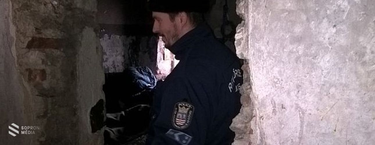 A hideg időjárásra figyelmeztettek és segítettek a soproni rendőrők