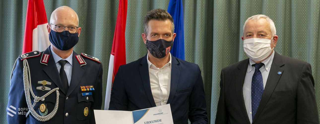 A német hadisírok méltó gondozásáért és megóvásáért kapott emlékplakettet Sopron 