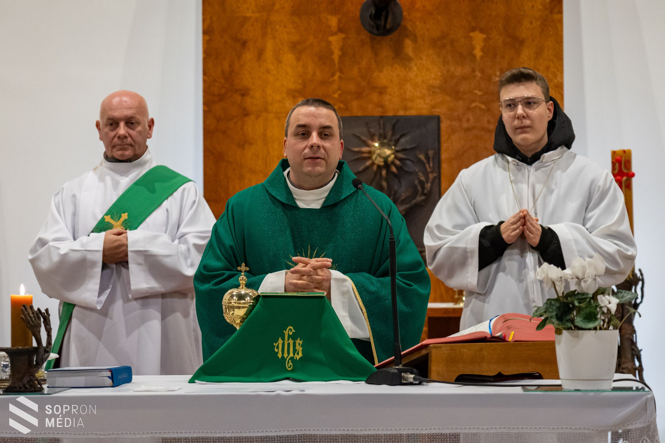 Megáldották a házaspárokat a Soproni Szent Imre Katolikus Plébánián
