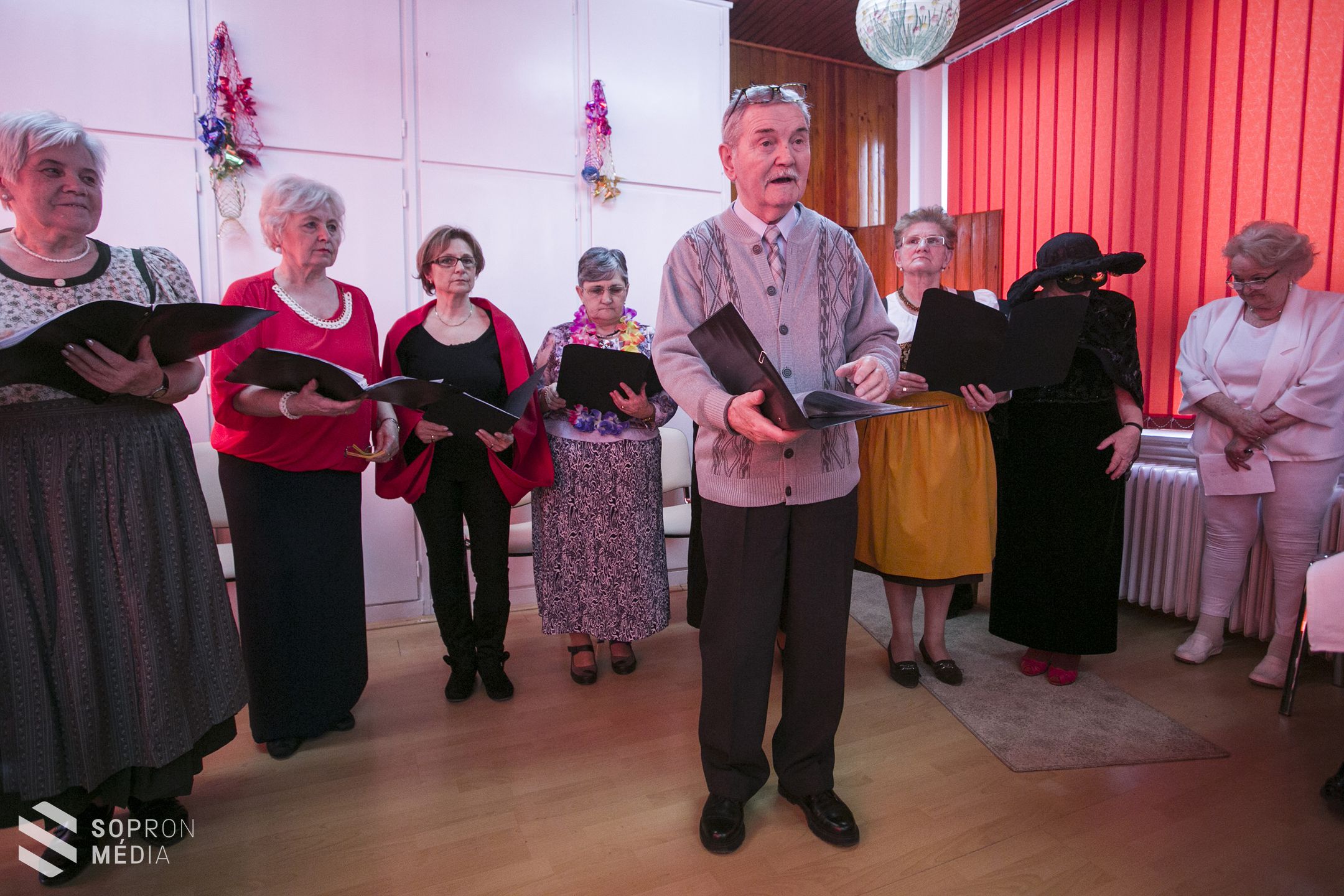 Farsang a Jereván lakótelepi Lővéri Nyugdíjas Klubban