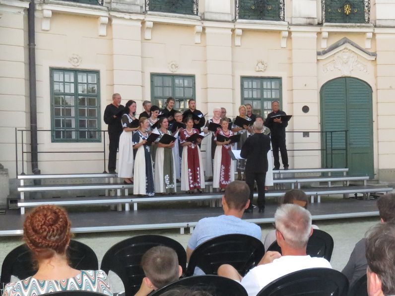 A sepsiszentgyörgyi Pro Musica Kamarakórus az Esterházy-kastélyban