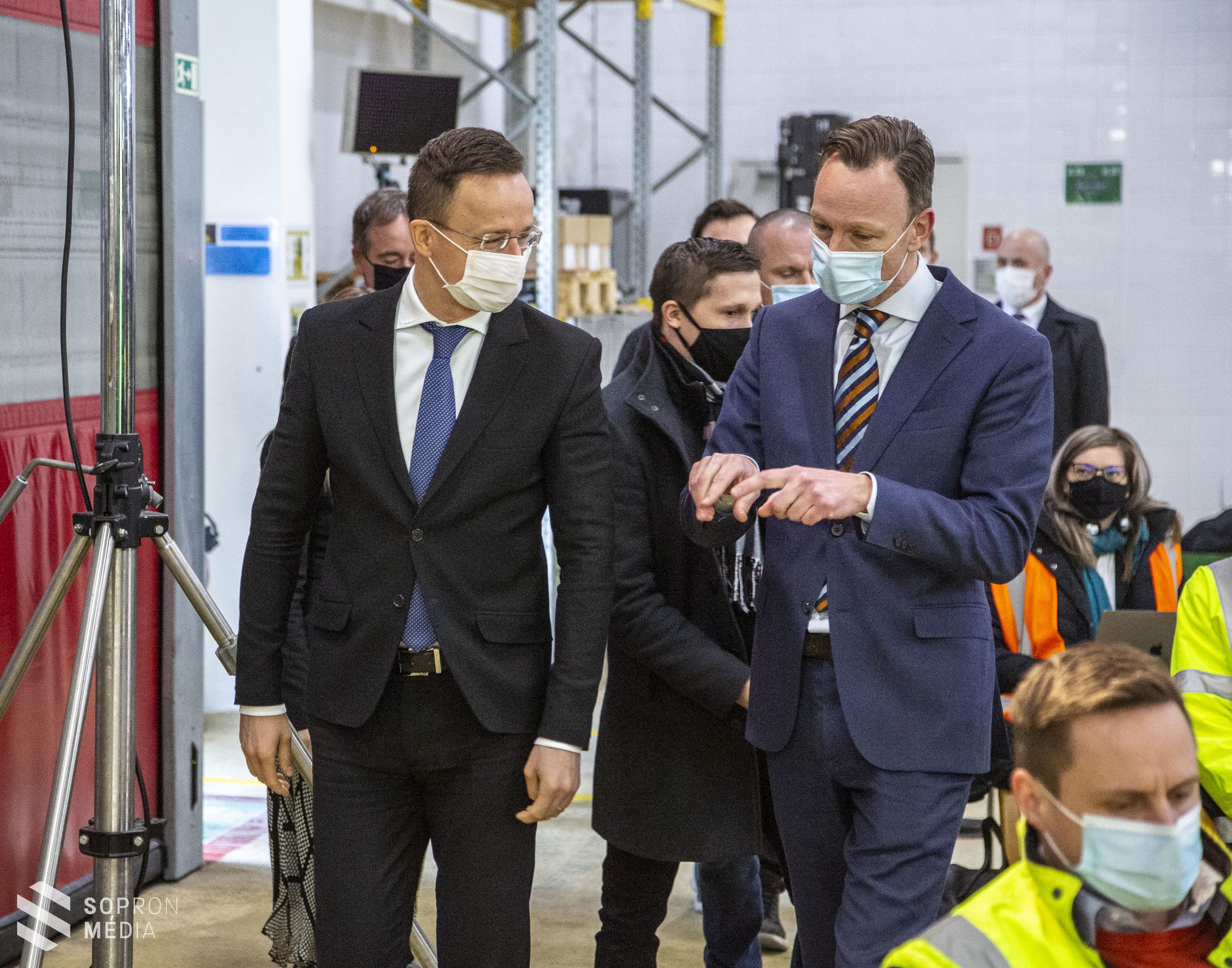 360 millió forintos kormányzati támogatást jelentett be Sopronban két cégnek a külgazdasági és külügyminiszter 