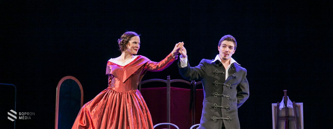 Júlia, Petőfi és Szálinger a színházi klubban