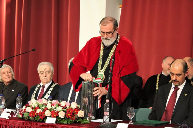 Az időkapszula lezárása