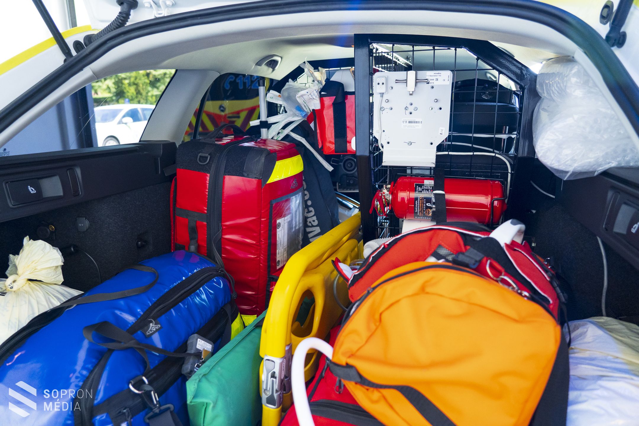 Új gépkocsival gazdagodott a Soproni Mentőállomás 
