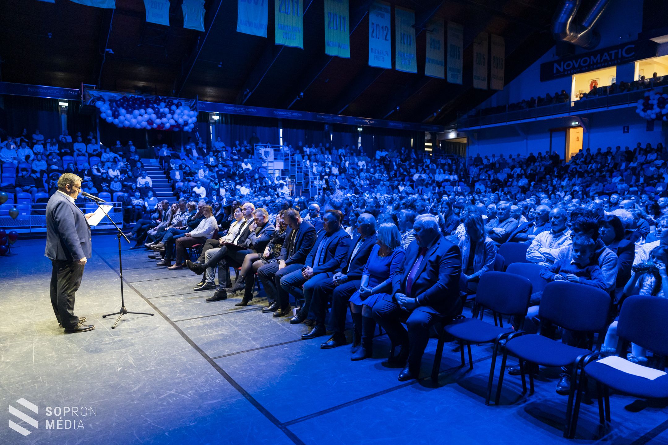 Zenével és ünnepi hangulattal búcsúztatták az évet a Novomatic Arénában