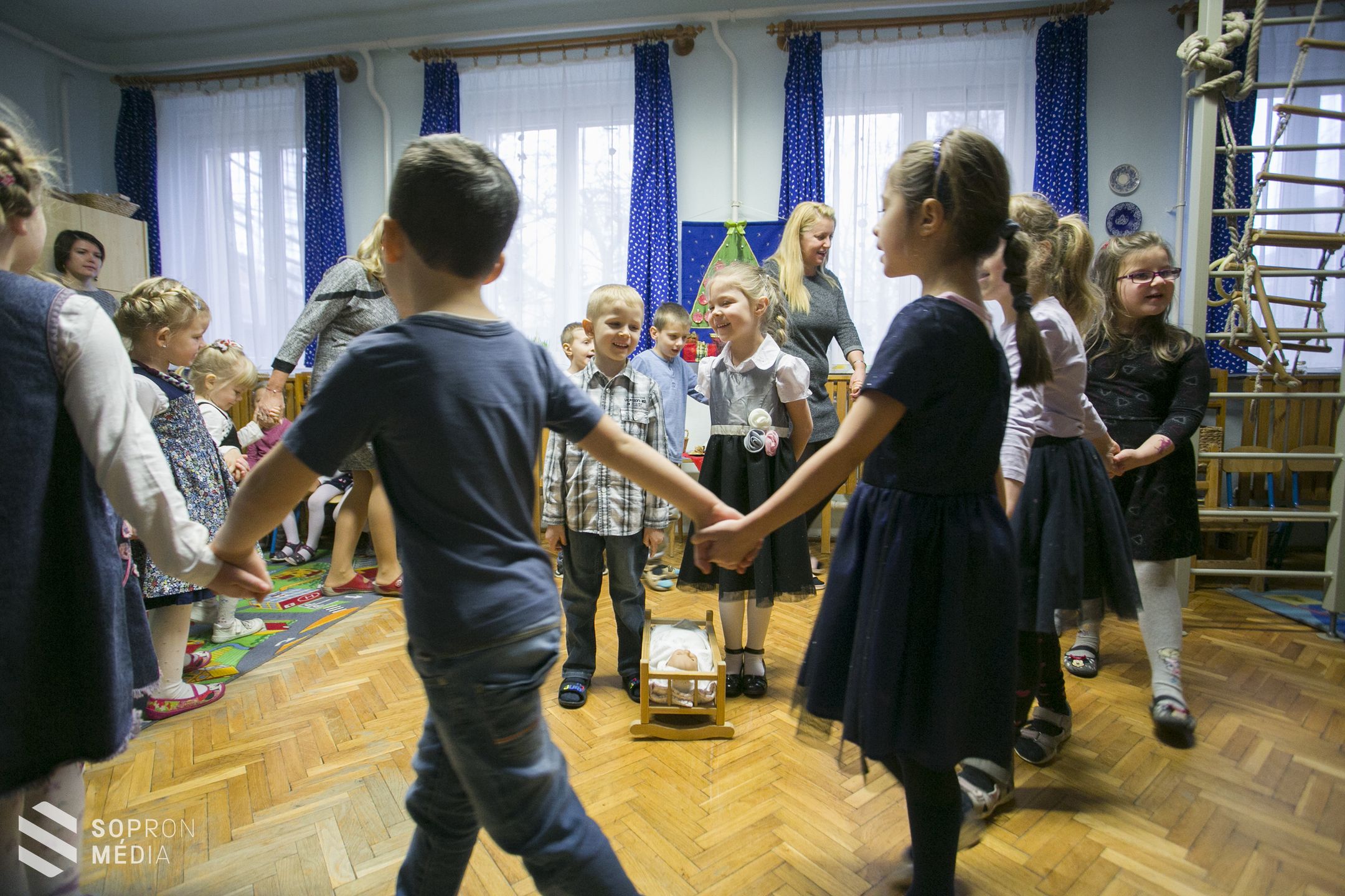 Karácsonyi ajándékok a Dózsa György utcai óvodának!