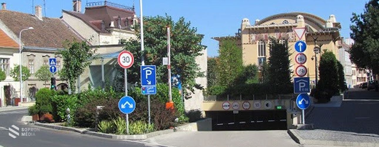 Ingyenes a parkolás a Petőfi téri mélygarázsban, a könnyítés több felszíni parkolót is érint 
