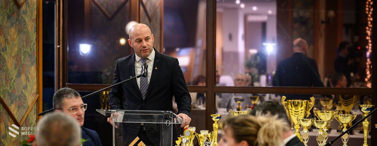 Ünnepélyes évzárót tartottak a teniszezők a Hotel Sopronban