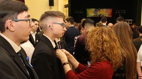 Döntött a miniszter, el kell halasztani a szalagavatókat