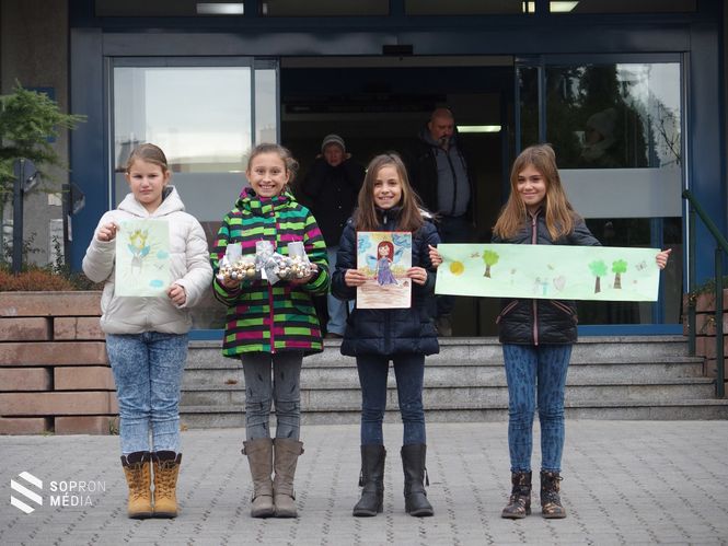 Az adventi koszorú és az ajándék rajzok