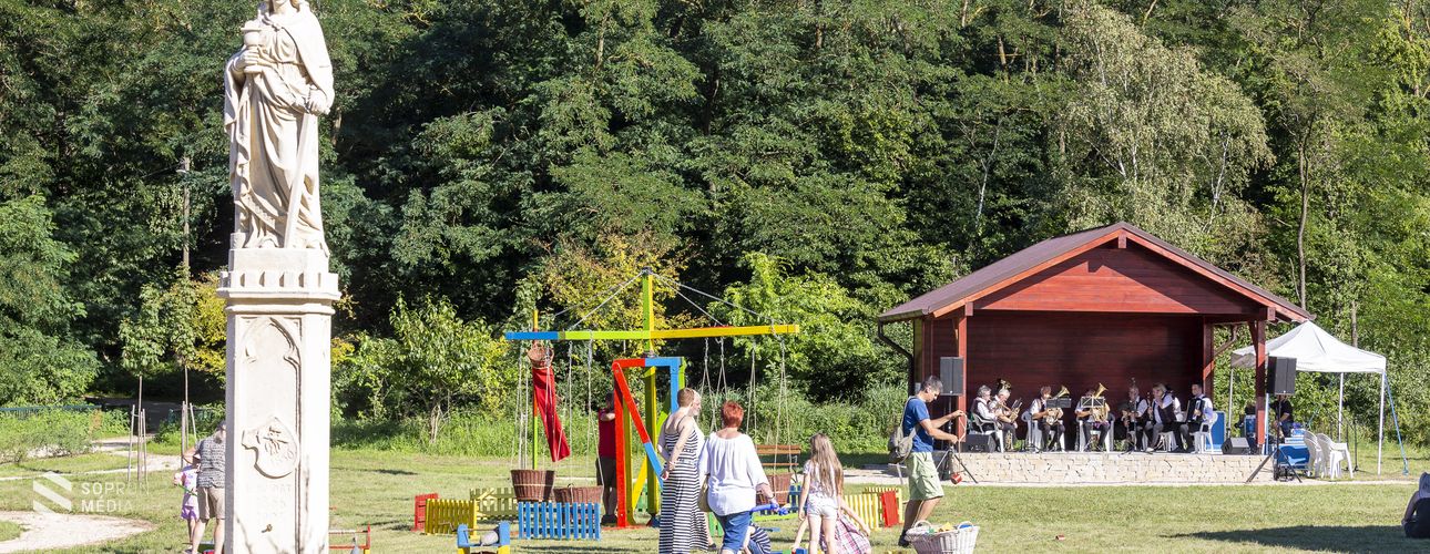 Felavatták a Szent Borbála teret Brennbergbányán