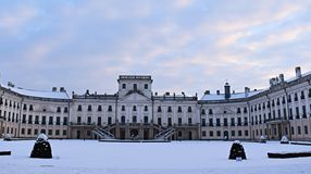 A fertődi Esterházy-kastély videója a hófödte Eszterházáról

