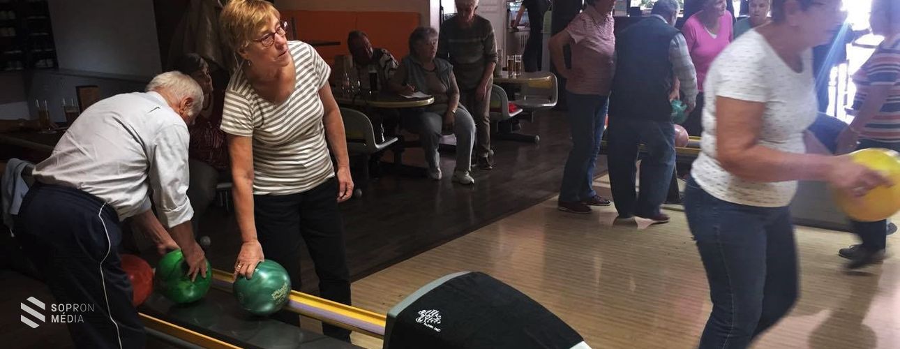 Bowling jó hangulatban!