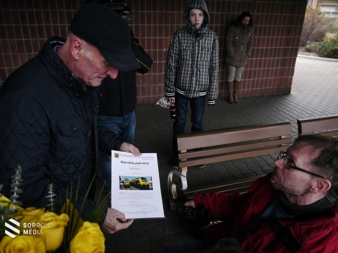 Hatmilliomodik utas köszöntése