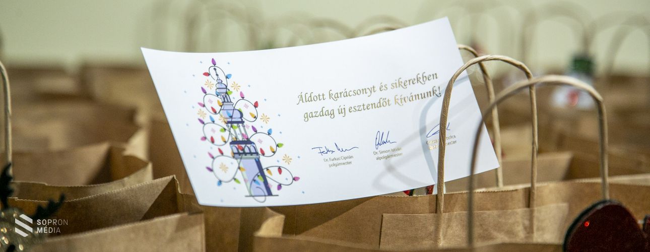 Közel 80 nehéz helyzetben lévő felnőtt karácsonyát teszi szebbé az önkormányzat