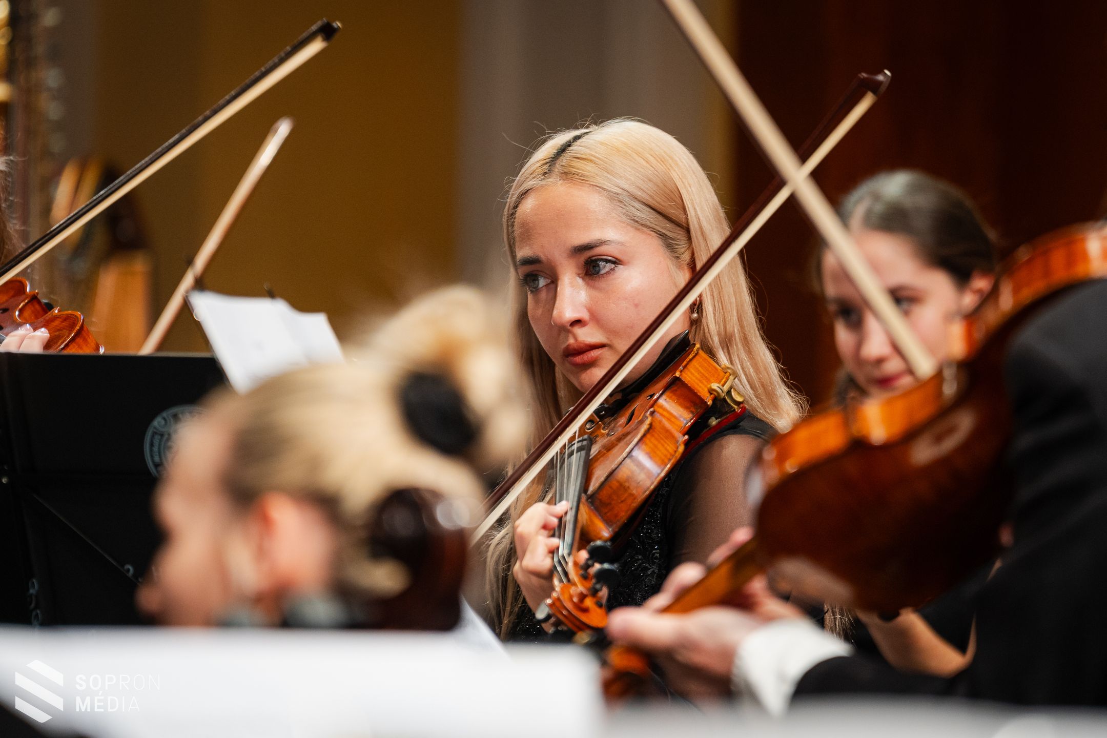 Rendhagyó zenei utazásra hívta az érdeklődőket a Soproni Liszt Ferenc Szimfonikus Zenekar