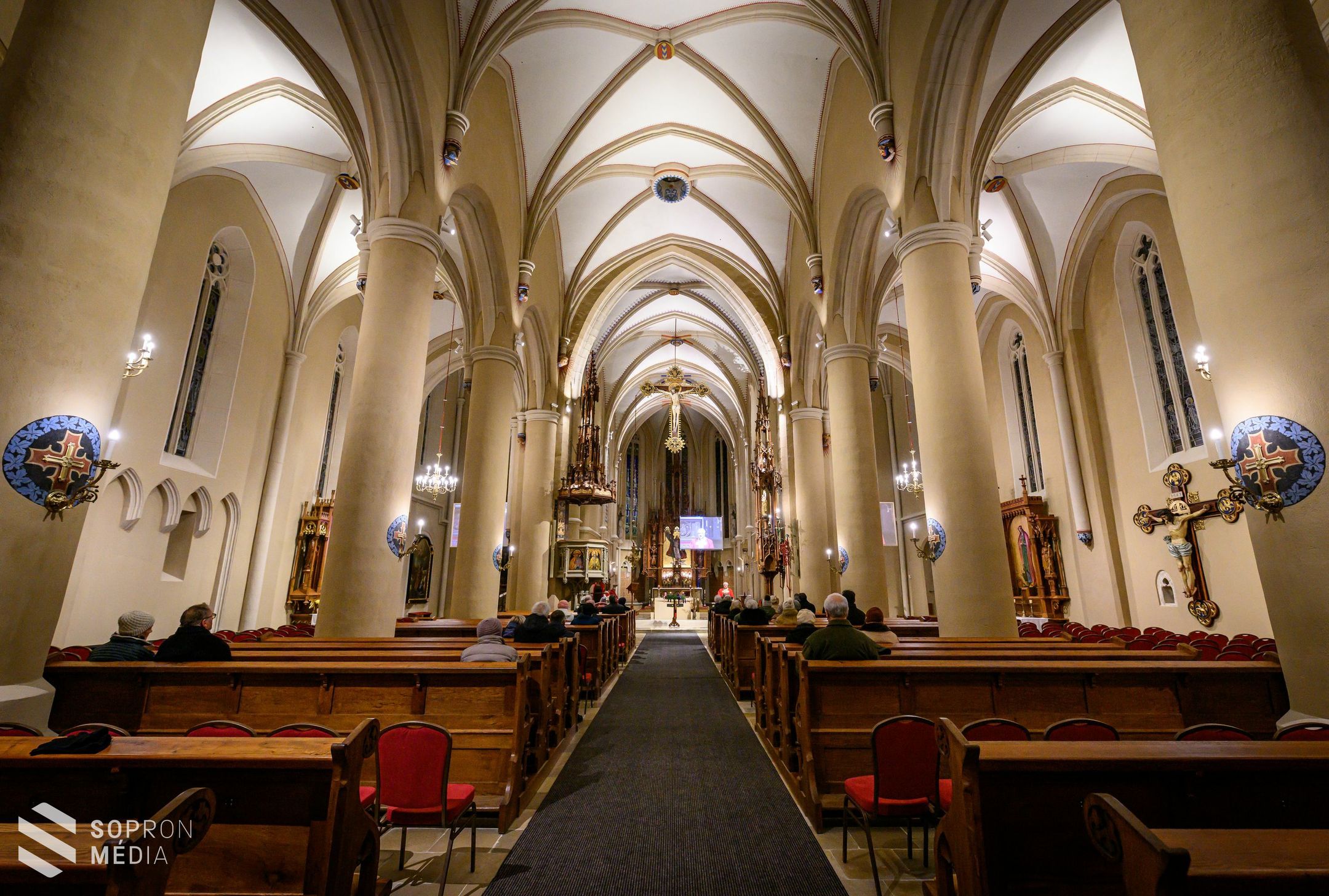 Dr. Veres András megyéspüspök celebrálta a hűség napi szentmisét