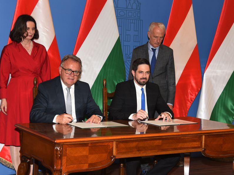 Közös nyilatkozatot írt alá Magyarország és Burgenland