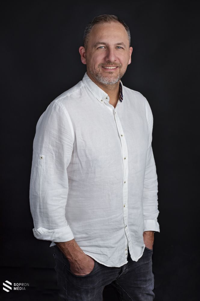 Scherfel Róbert fotós és szólógitáros