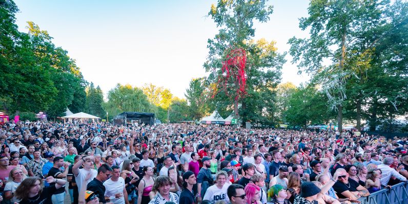 Így telt a SopronFest második napja - koncertek, fesztiválhangulat és felejthetetlen pillanatok.