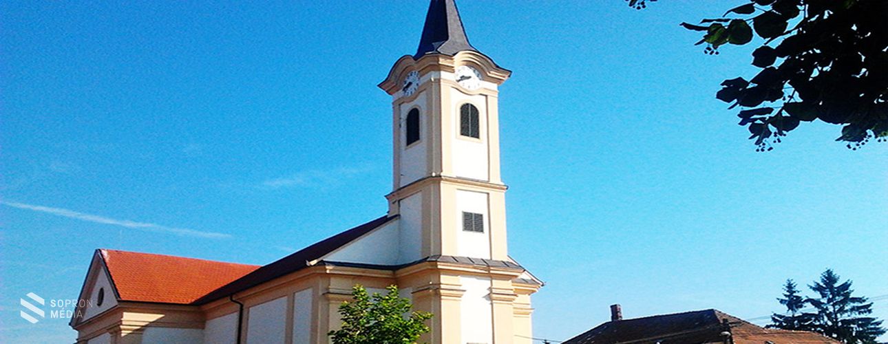 Egy rábaközi település két templommal és nemesi emlékekkel