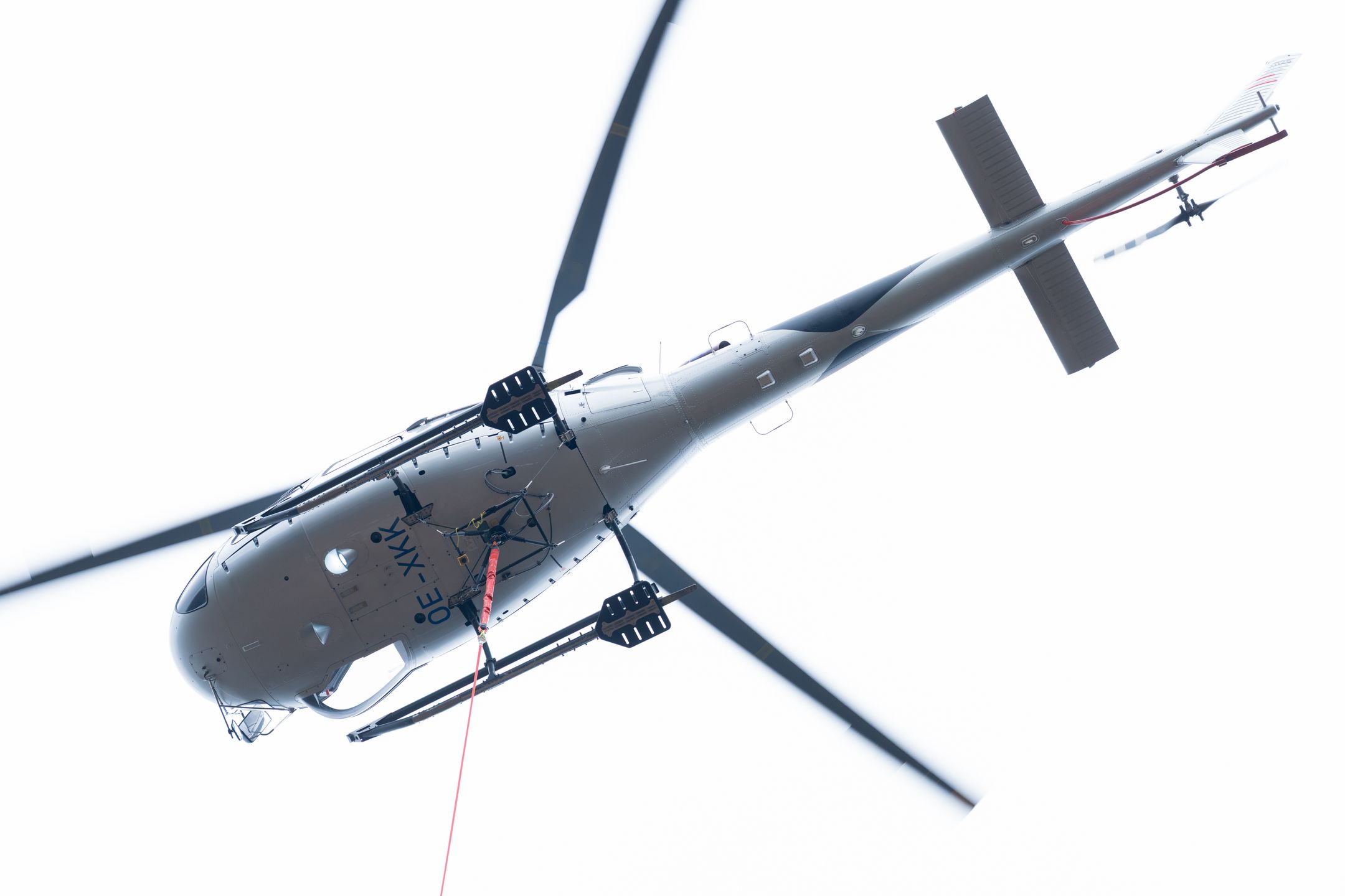 Helikopterrel szállították a Várhelyre az épülő új kilátó szerkezeti elemeit