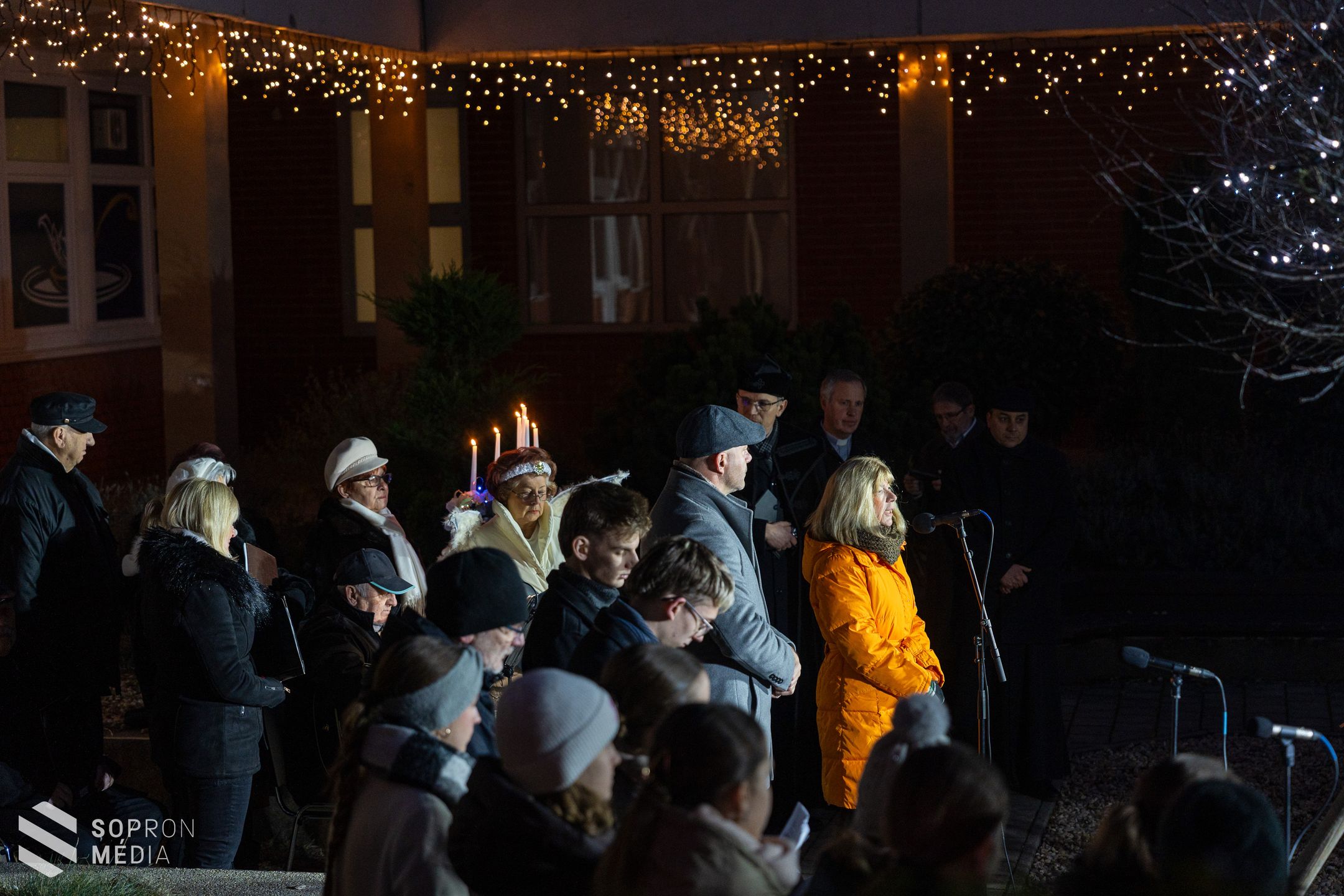 Adventi gyertyagyújtás a Jereván lakótelepen