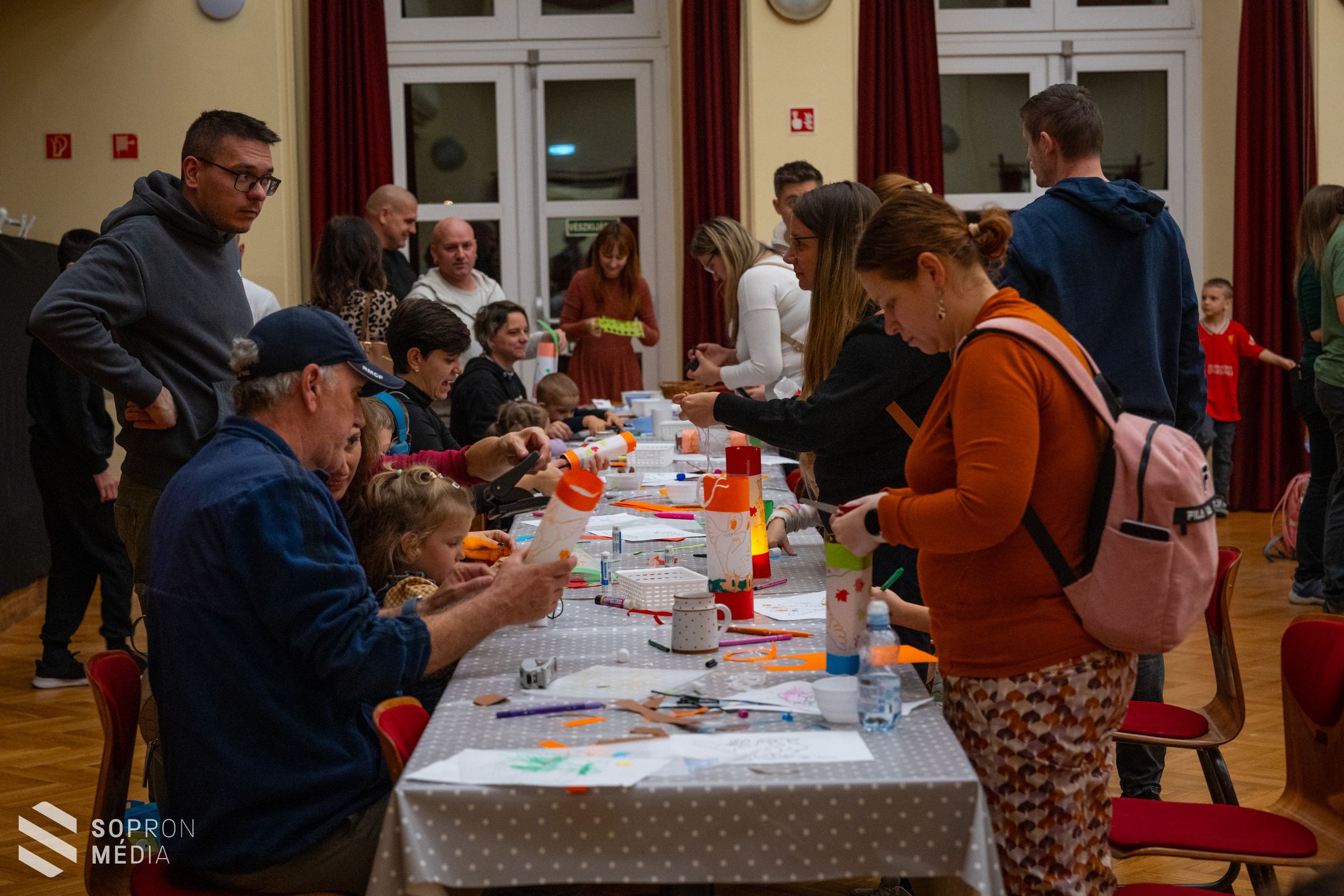 Lámpás felvonulással ünnepelték Szent Márton napját az Erzsébet-kertben