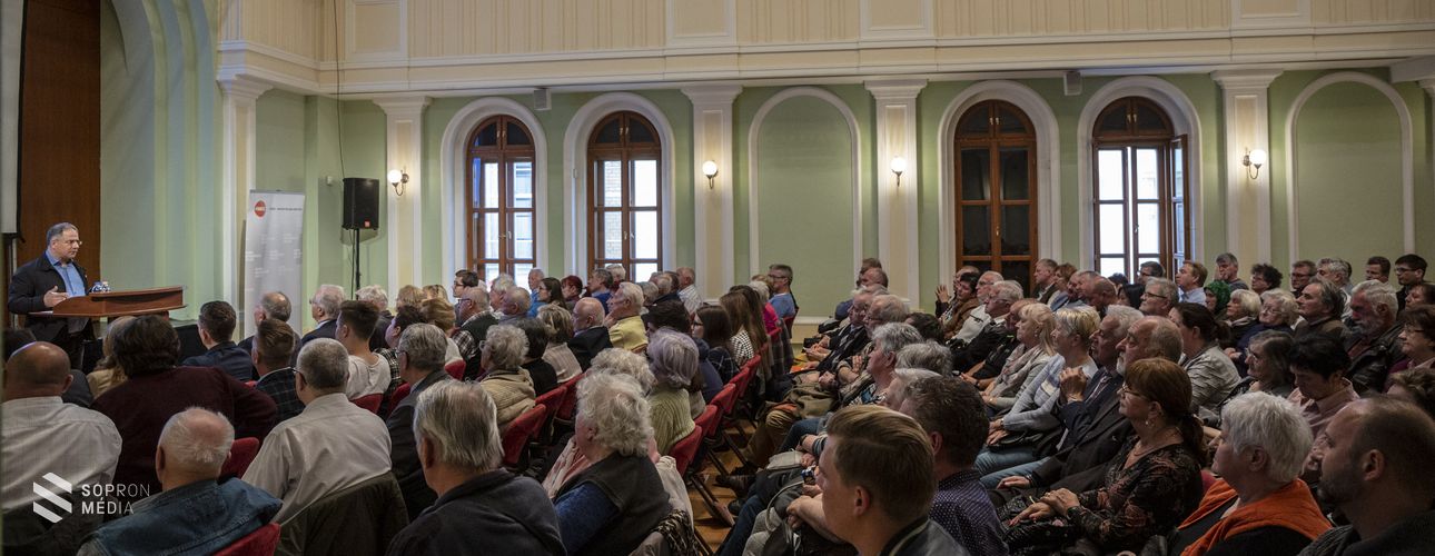 Kósa Lajos fórumot tartott Sopronban