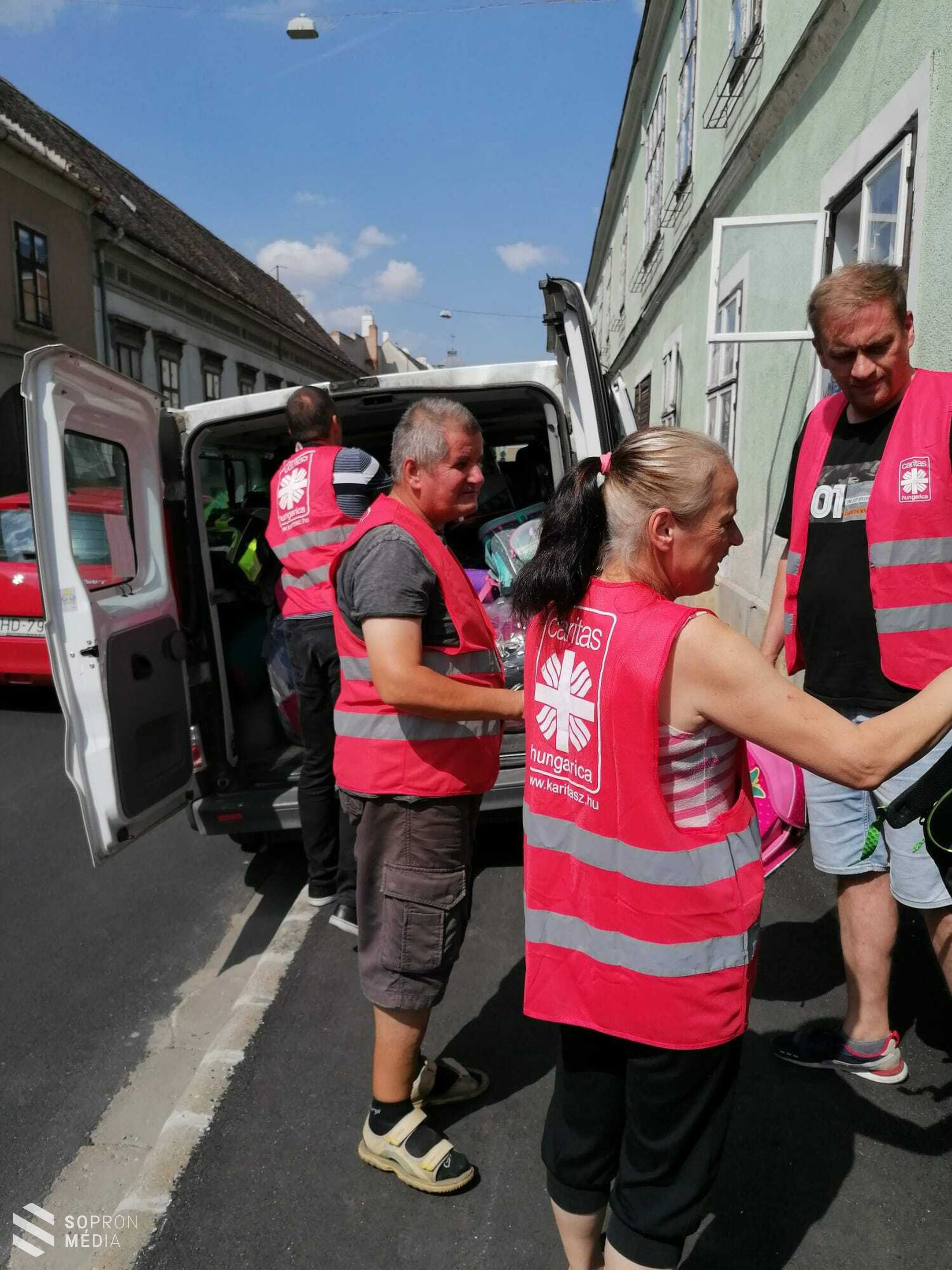Újabb teherszállítmányát küldte a soproni Szent Márton Ház a háborús menekültek megsegítésére