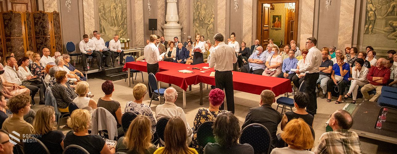 Történelmi királydráma ősbemutató a soproni Vármegyeháza nagytermében
