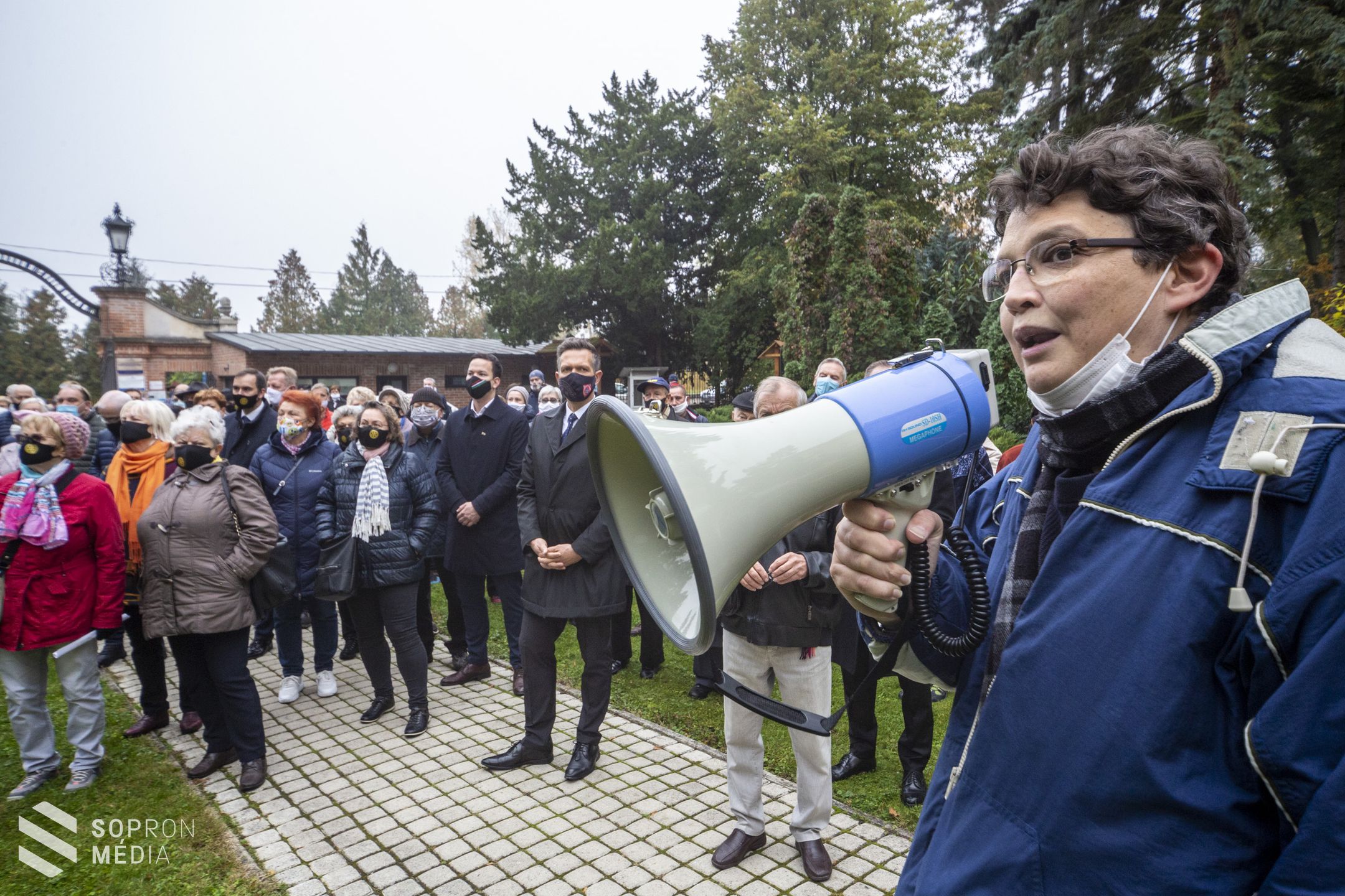 Jótékonysági sétát tartott a Rotary Club Sopron a botanikus kertben