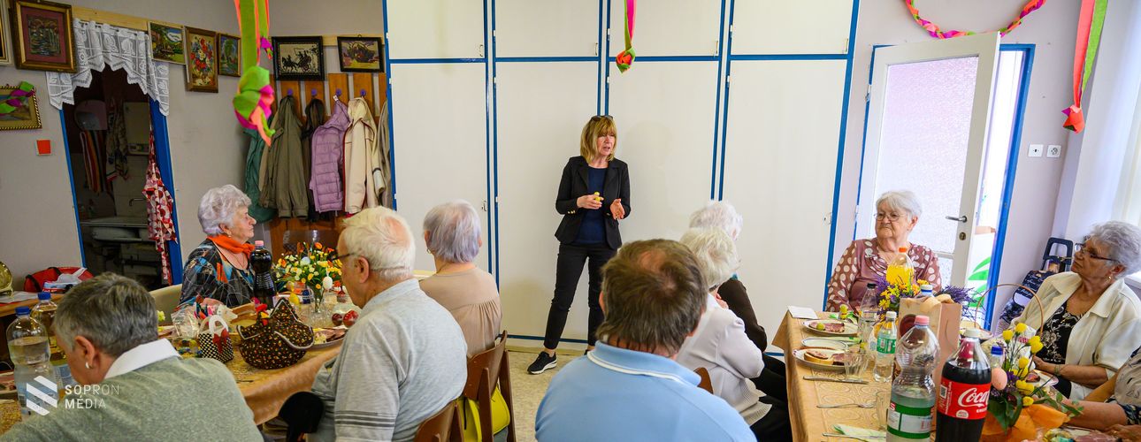 Tavaszköszöntés a Ciklámen Nyugdíjas Klubban