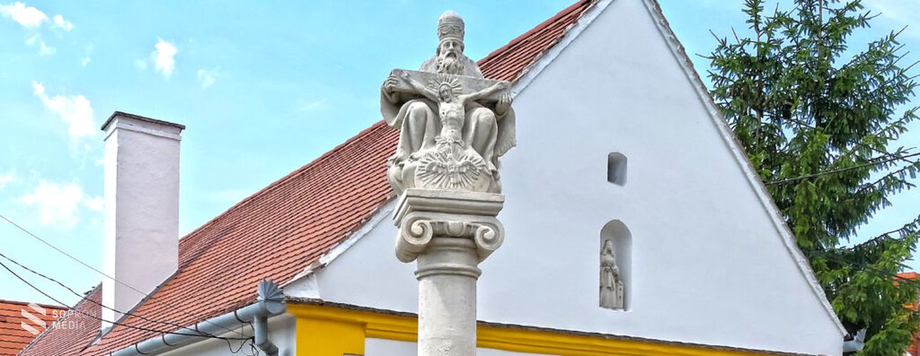 Amiről Fertőrákos szobrai mesélnek