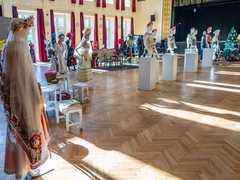 Népviselet újragondolva – Aurora FolkGlamour a GYIK Rendezvényházban