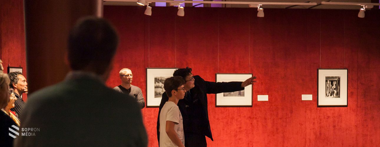 Rendhagyó tárlatvezetések a Robert Capa kiállításon