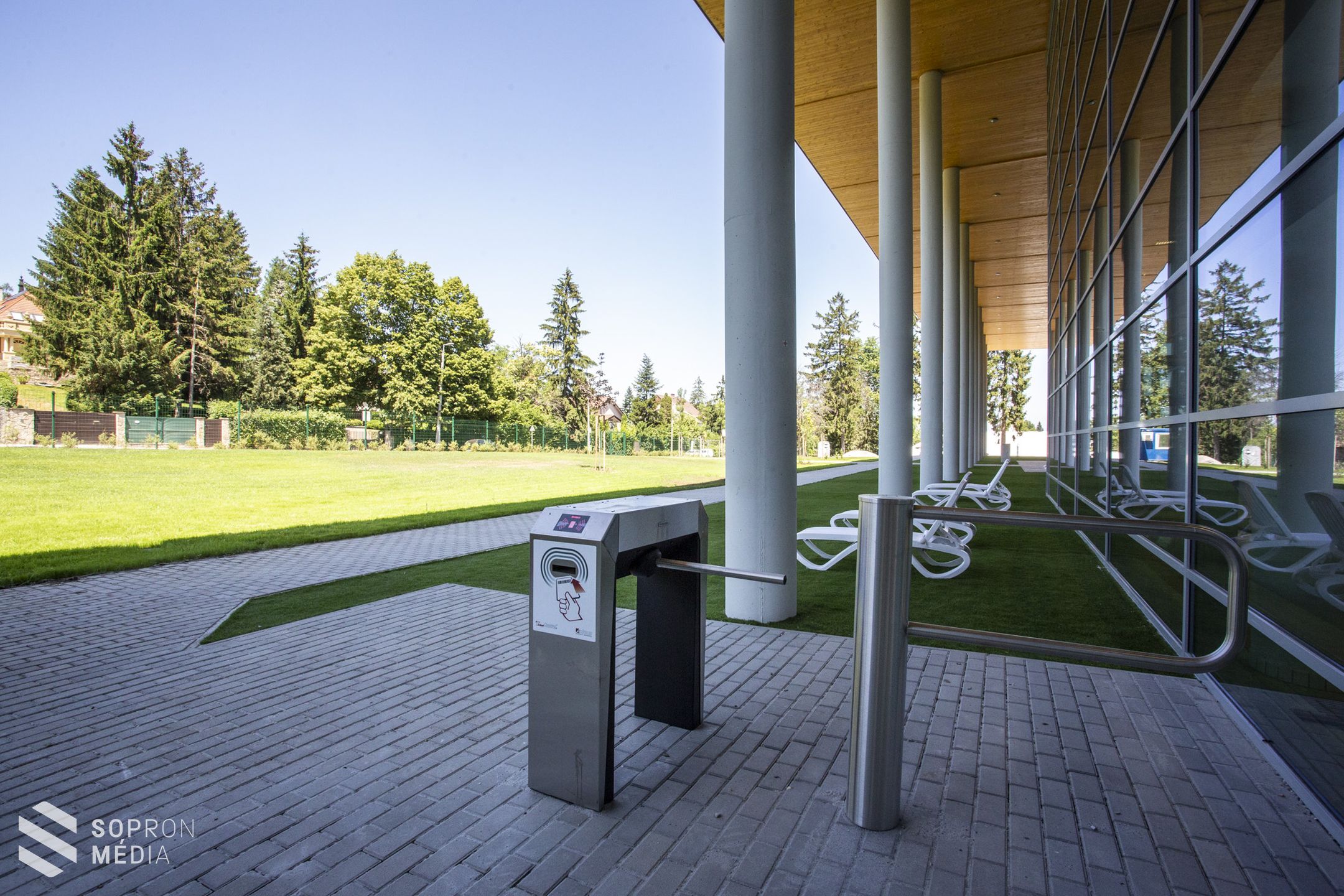 Átadták a Lőver Uszodát