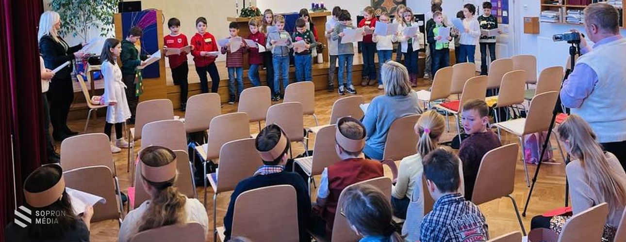 Kismartoni diákok Sopronban