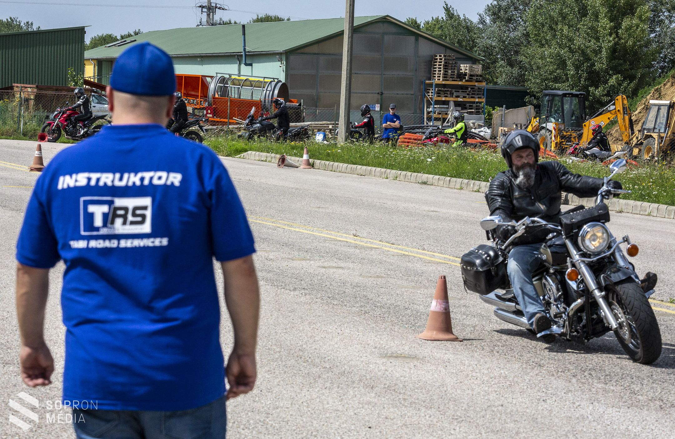 Biztonságosan közlekedni motoron – vezetéstechnikai képzést tartottak Sopronban