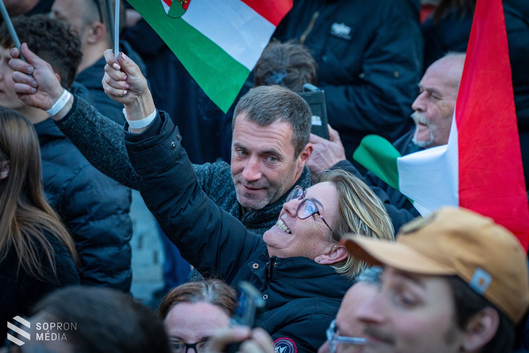 Orbán Viktor Sopronban: a saját nemzeti érdekeinket fogjuk követni, ki fogunk maradni a háborúból!