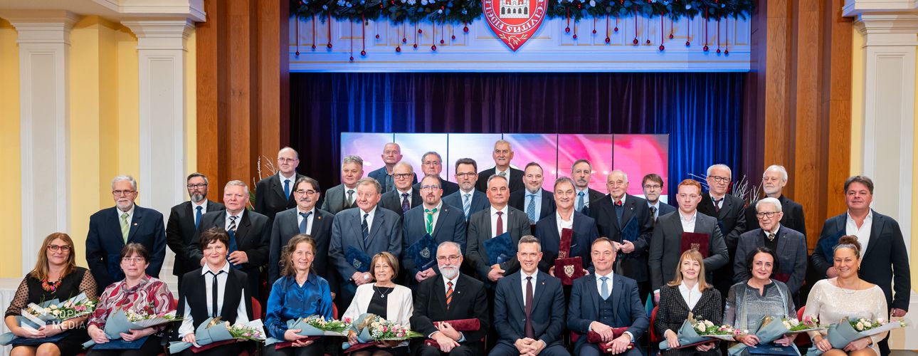 A városi kitüntetések átadásával vette kezdetét a hűségnapi ünnepségsorozat