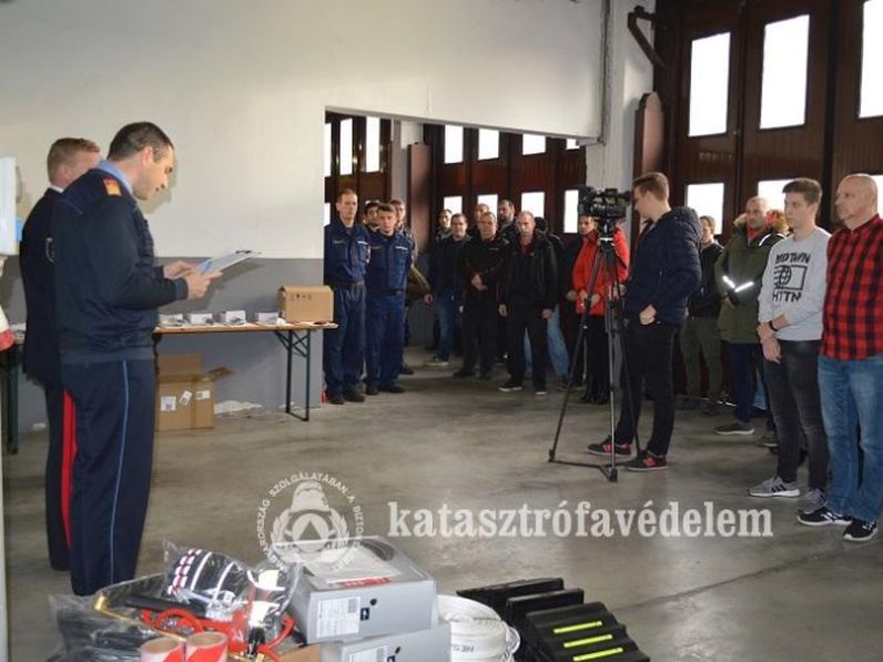 Sopron környéki önkéntes tűzoltók is kaptak felszereléseket!