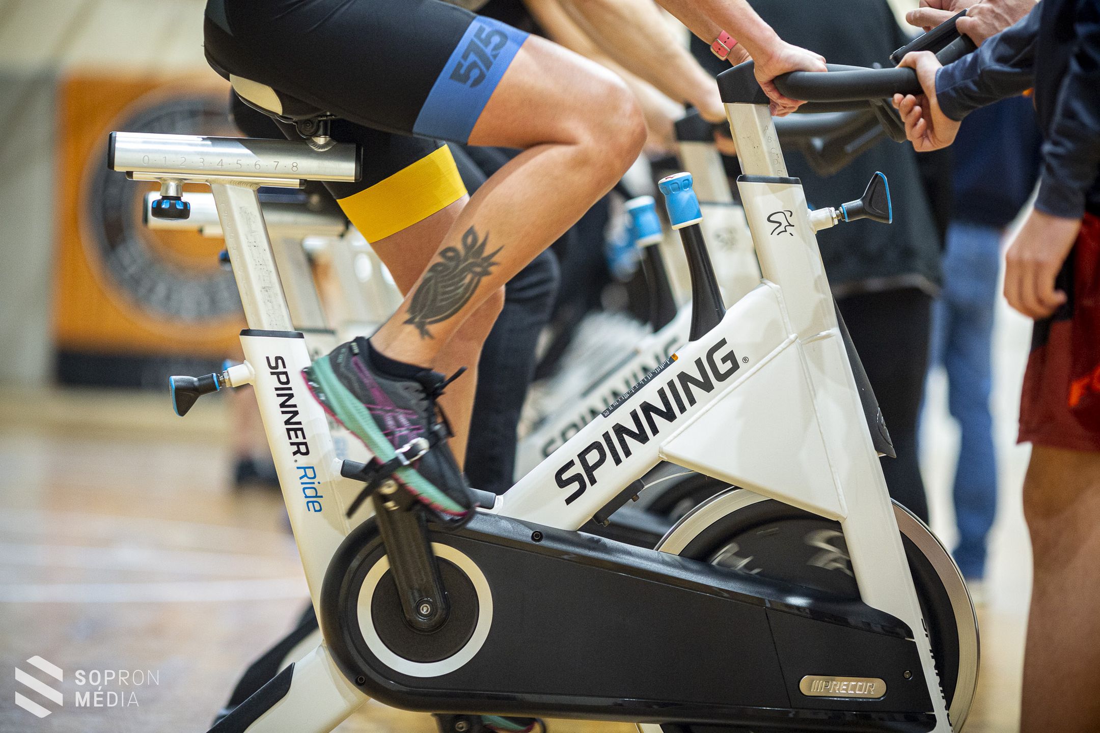 Jótékonysági spinning váltóverseny Baumann Péter emlékére
