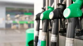 A magyar kormány védett árat vezet be a benzinre és a gázolajra.