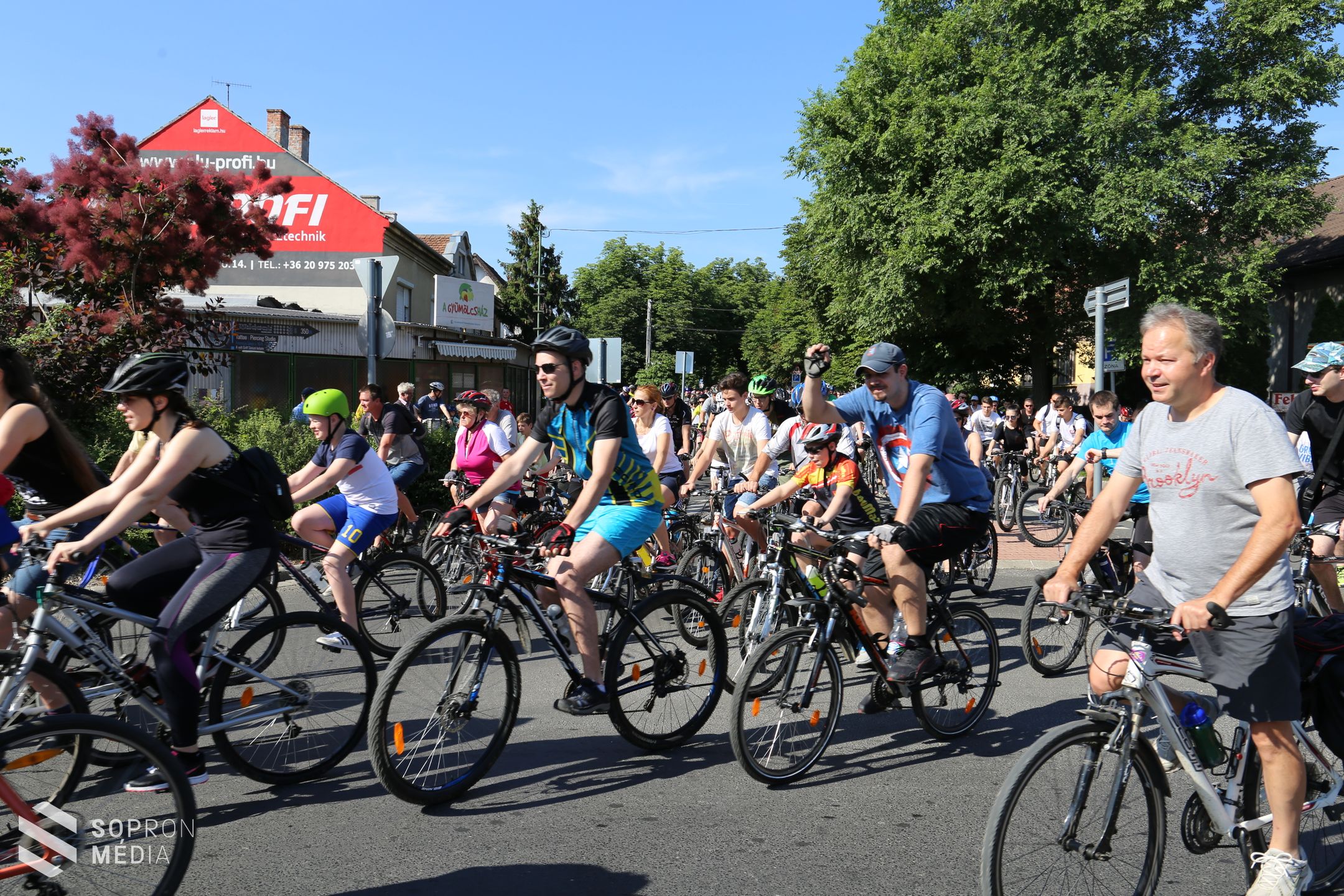 1100 résztvevő és rengeteg ajándék a Vasvilla Kerékpártúrán